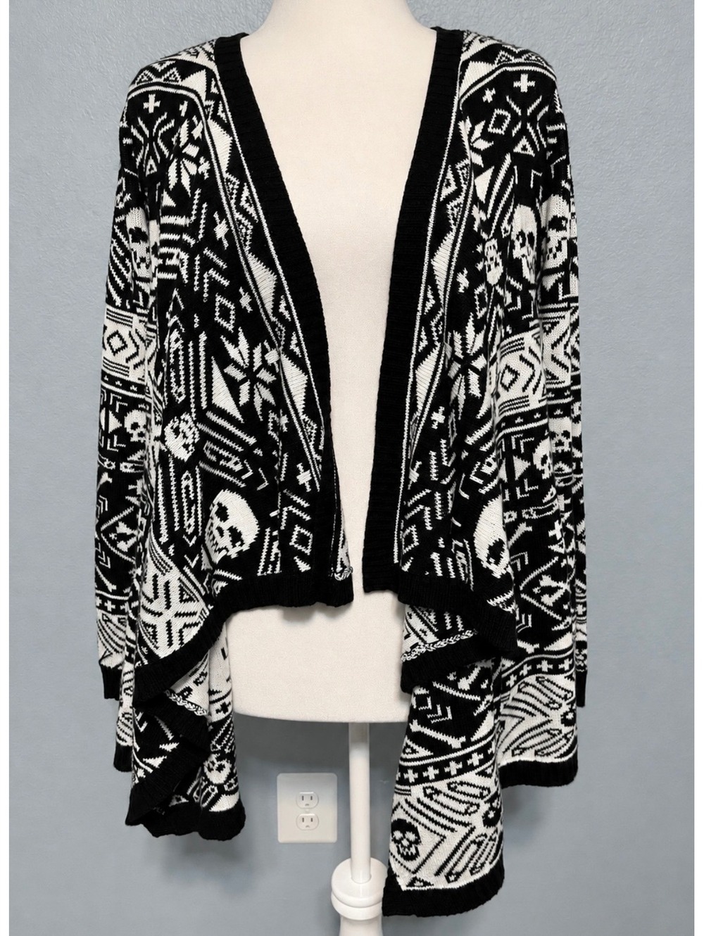 Hot Topic Skull Fair Isle Cardigan Black White Goth Grunge Draped Sweater Medium